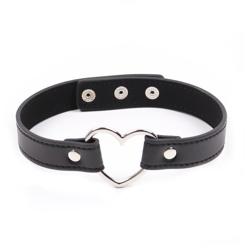 collar-con-aro-en-forma-de-corazon-negro