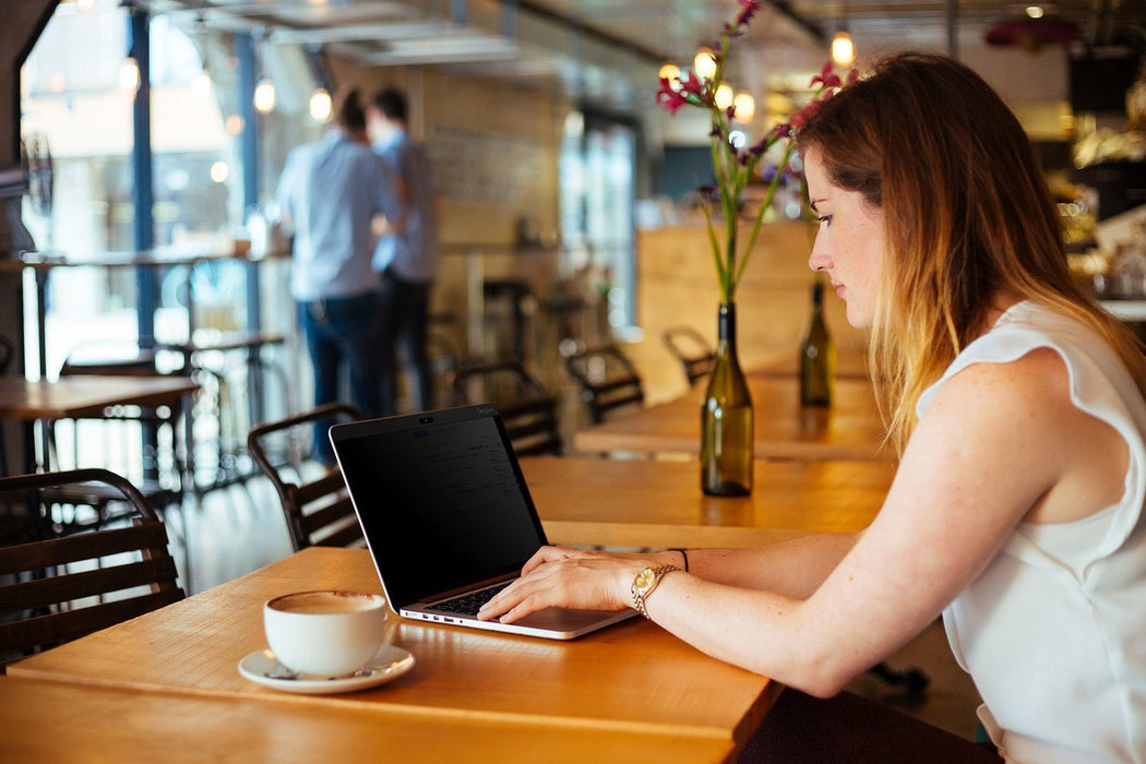 EAN 0092636323394 - Targus ASM133MBP6GL accesorio para portatil Protector para pantalla de ordenador portátil imagen 4