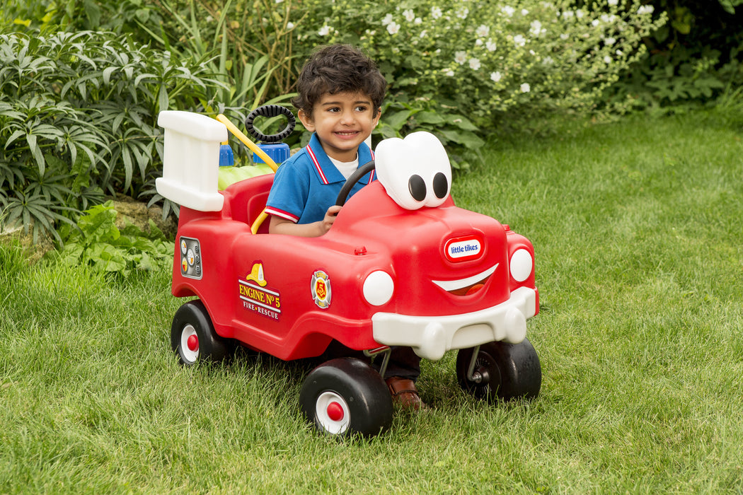EAN 50743616129 - Little Tikes Spray & Rescue Fire Truck Correpasillos con forma de coche imagen 8