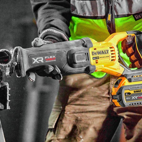 EAN 5035048739549 - DeWALT DCS386NT-XJ sierra recíproca 3000 spm Negro, Amarillo imagen 7