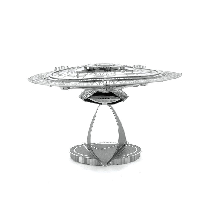 EAN 0032309012811 - Metal Earth USS Enterprise 1701-D Maqueta de transbordador Kit de montaje imagen 3
