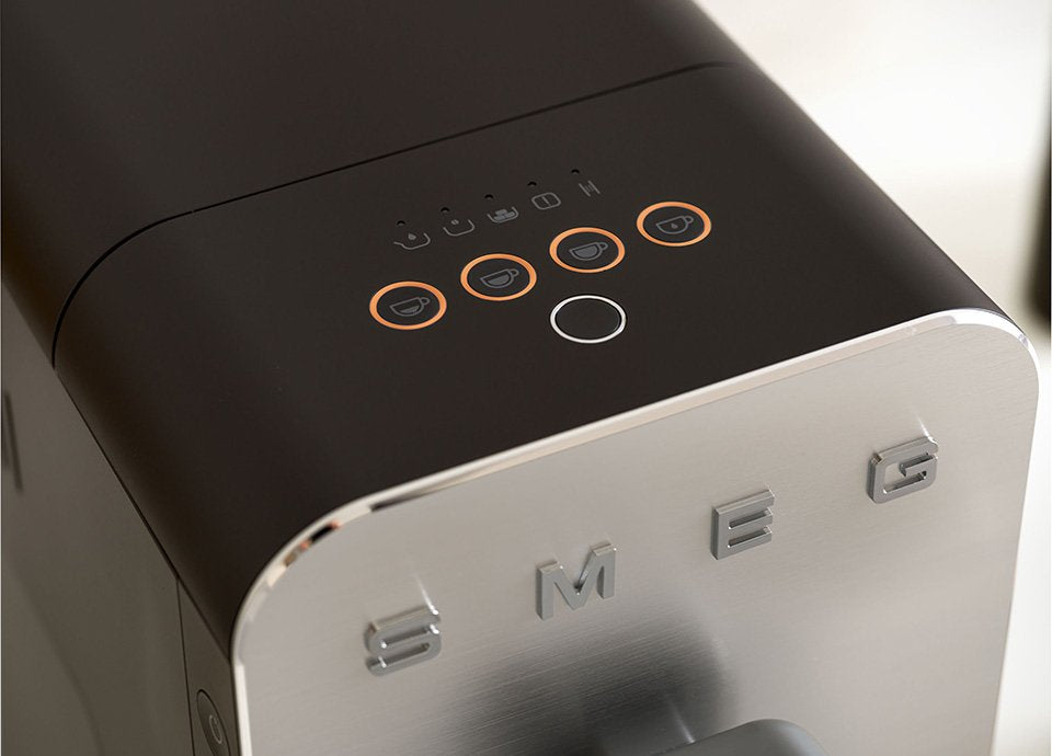EAN 8017709334734 - Smeg BCC11BLMEU cafetera eléctrica Totalmente automática Máquina espresso 1,4 L imagen 32