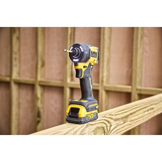 EAN 5035048832530 - DeWALT DCF870E2T-QW atornilladora de impacto con batería 1/4" 3000 RPM 56 Nm Negro, Amarillo 500 W 18 V imagen 9