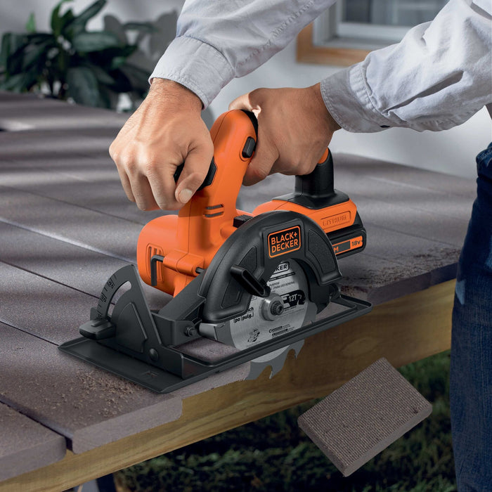EAN 5035048562048 - Black & Decker BDCCS18N-XJ sierra circular portátil 14 cm Negro, Rojo 3700 RPM imagen 2