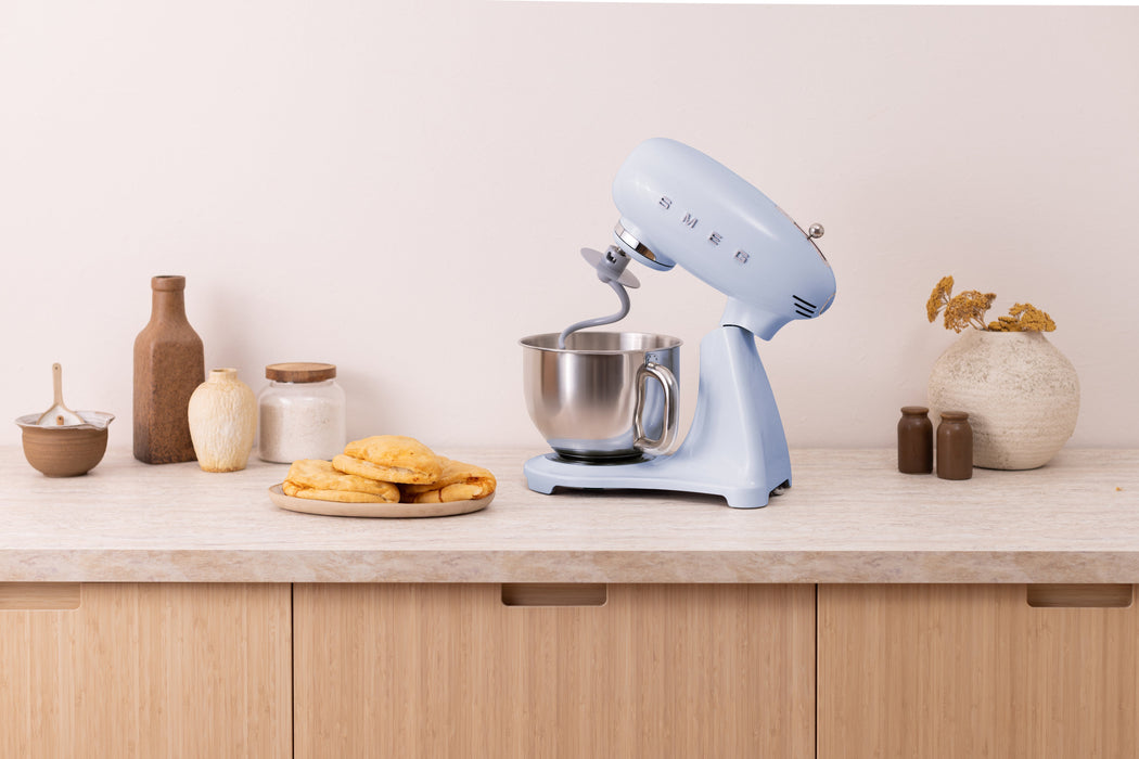 EAN 8017709353780 - Smeg SMF05PBEU batidora Batidora de varillas 1000 W Azul imagen 13