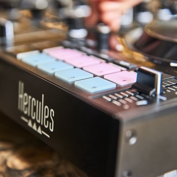 EAN 3362934746094 - Hercules Inpulse 500 DVS (Sistema de vinilo digital) para scratch digital Negro imagen 6