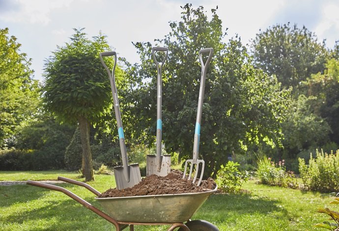 EAN 4078500042741 - Gardena 17000-20 pala y paleta Pala de metal con cabeza puntiaguda ergonómica para drenaje Acero Negro imagen 2