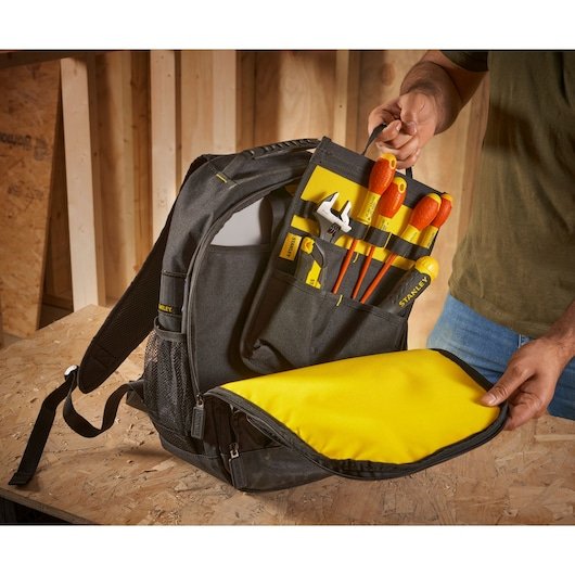 EAN 3253561723353 - Stanley STST1-72335 mochila Mochila de senderismo Negro, Amarillo Nylon imagen 4
