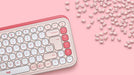 EAN 5099206127548 - Logitech 920-013073 teclado Universal Bluetooth QWERTY Internacional de EE.UU. Rosa imagen 6