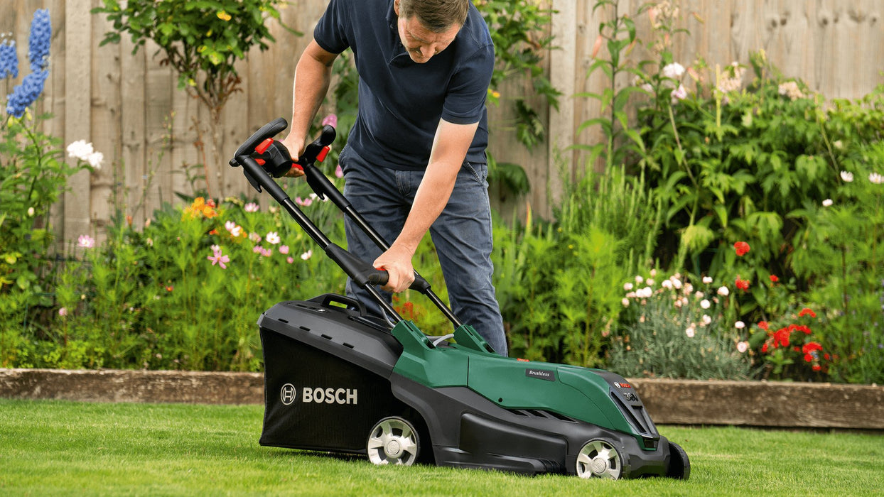 EAN 4059952658063 - Bosch AdvancedRotak Cortacésped de empuje a gasolina Batería Verde imagen 4