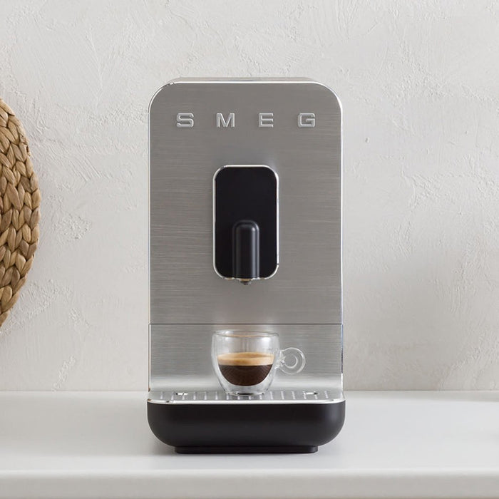 EAN 8017709334734 - Smeg BCC11BLMEU cafetera eléctrica Totalmente automática Máquina espresso 1,4 L imagen 33