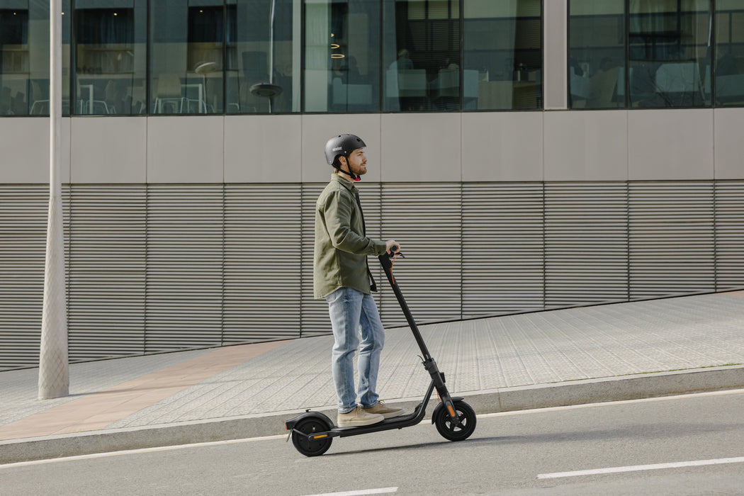 EAN 8720254406466 - Ninebot by Segway KickScooter F2 Plus E Negro 25 kmh imagen 3