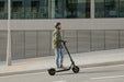 EAN 8720254406466 - Ninebot by Segway KickScooter F2 Plus E Negro 25 kmh imagen 3