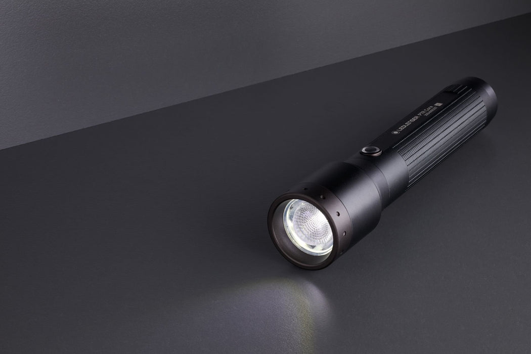 EAN 4058205020510 - Ledlenser P7R Core Negro Linterna de mano LED imagen 5