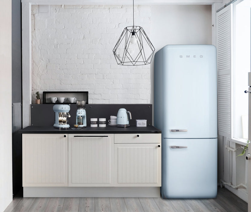 EAN 8017709231446 - Smeg KLF04PBEU tetera eléctrica 1,7 L 2400 W Azul imagen 10