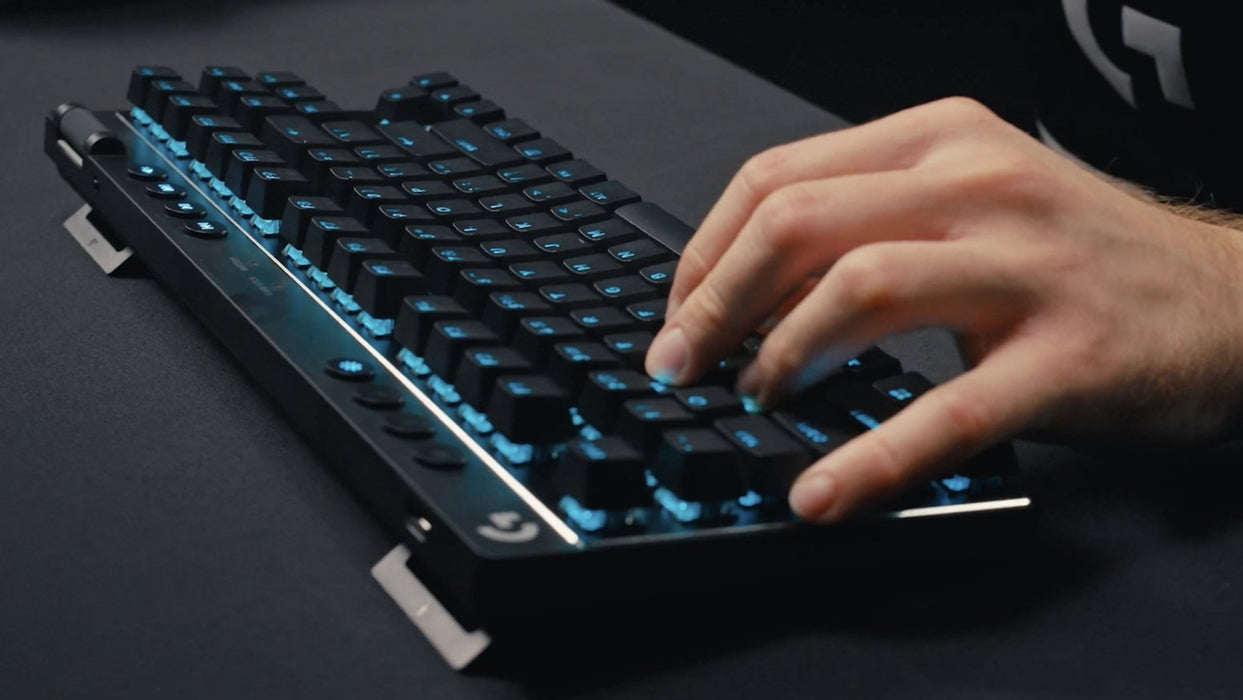 EAN 5099206113497 - Logitech G 920-012144 teclado Juego RF Wireless + Bluetooth QWERTZ Alemán Blanco imagen 1