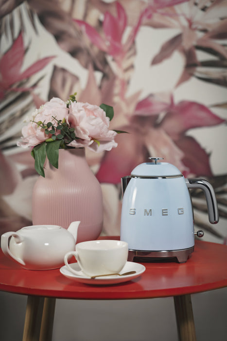 EAN 8017709302191 - Smeg KLF05PBEU tetera eléctrica 0,8 L 1400 W Azul imagen 23
