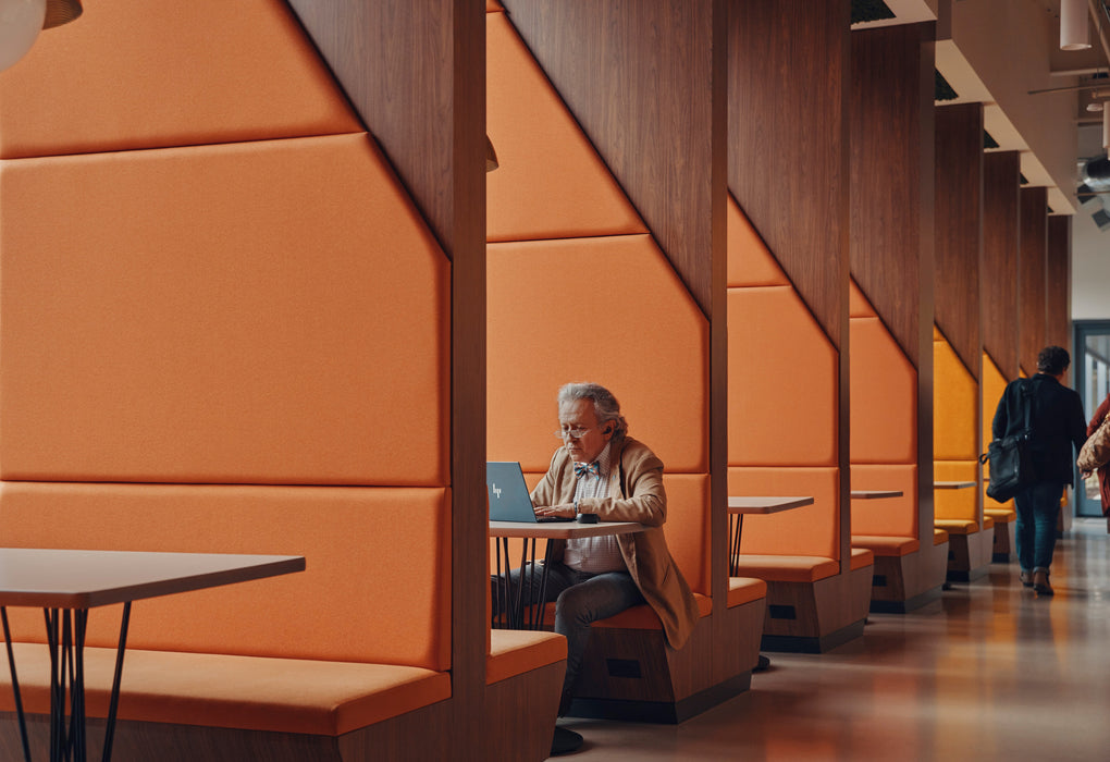 EAN 0197497053951 - HP Poly Voyager Free 60 UC Carbon Black Earbuds +BT700 USB-A Adapter +Basic Charge Case Auriculares Inalá imagen 5