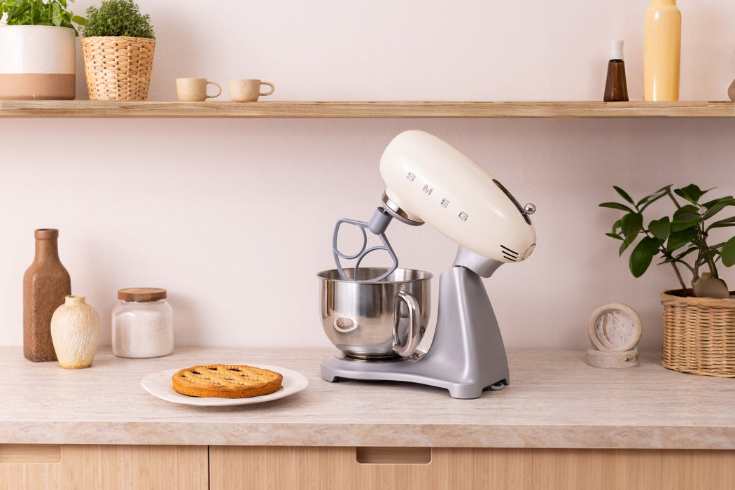 EAN 8017709353827 - Smeg SMF04CREU batidora Batidora de varillas 800 W Crema de color imagen 15