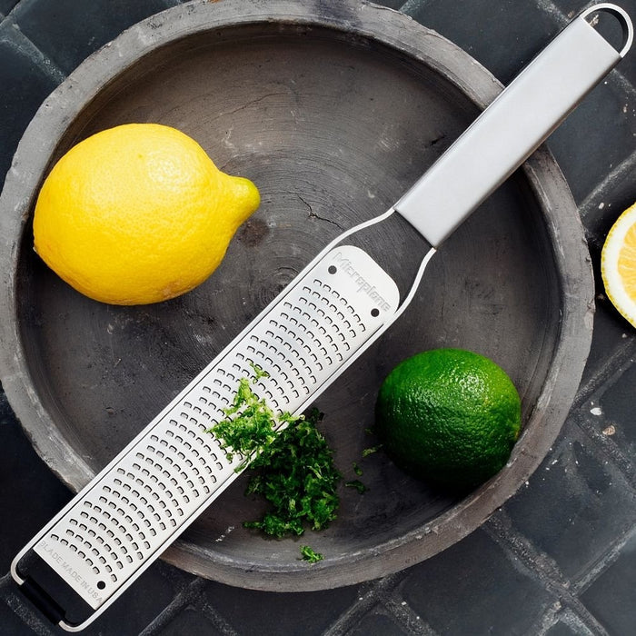 EAN 98399590202 - Microplane 59020 cortador de verduras en espiral o rallador manual Rallador plano Gris, Acero inoxidable imagen 2
