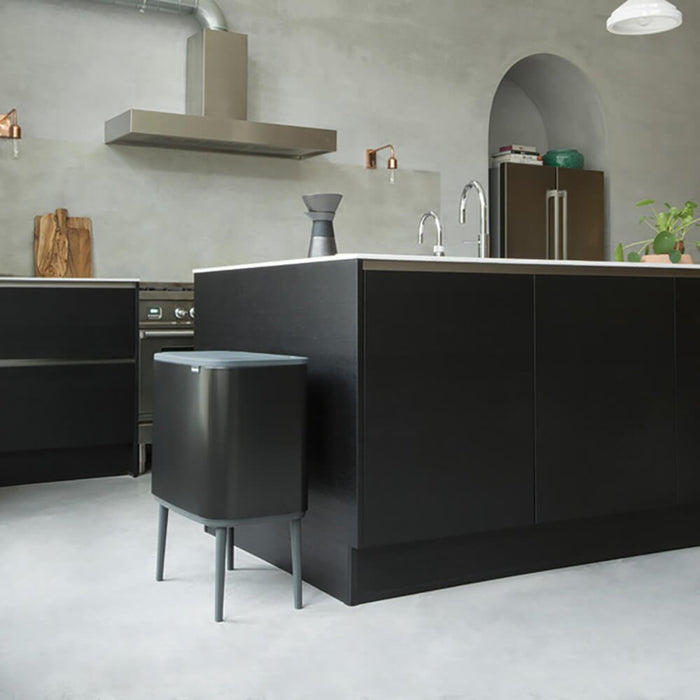 EAN 8710755316067 - Brabantia 316067 papelera 33 L Rectangular Acero inoxidable Negro imagen 5