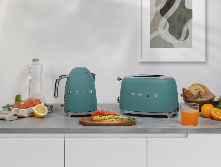 EAN 8017709329617 - Smeg KLF03EGMEU tetera eléctrica 1,7 L 2400 W Verde imagen 17