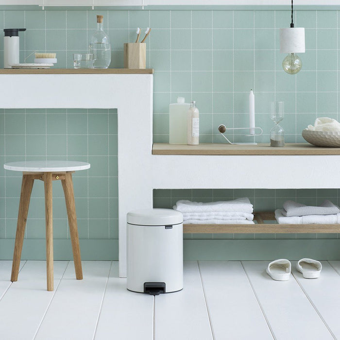 EAN 8710755112065 - Brabantia Pedal Bin newIcon Alrededor Blanco imagen 4