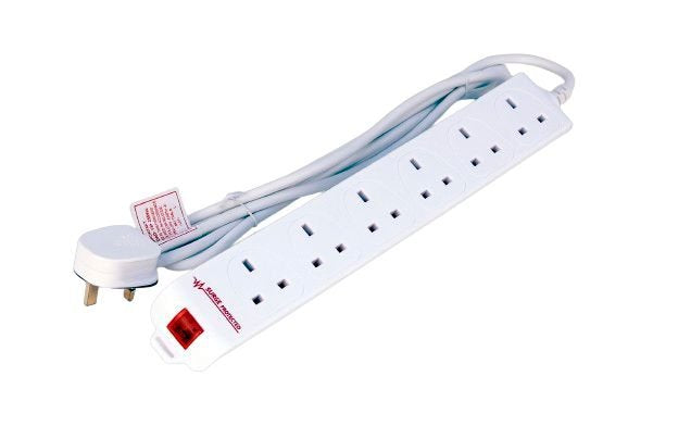 EAN 5715063413845 - Microconnect MC-UKSURGESTRIP6-5M base múltiple 6 salidas AC Interior Blanco imagen 1