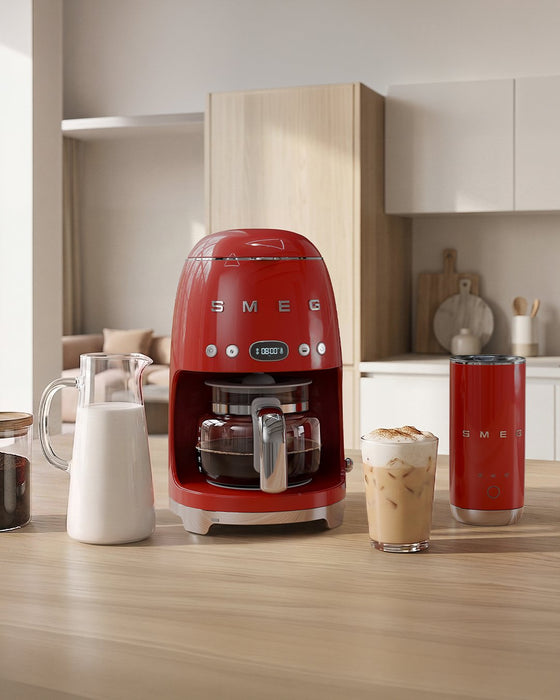EAN 8017709280505 - Smeg DCF02RDEU cafetera eléctrica Totalmente automática Cafetera de filtro 1,4 L imagen 6
