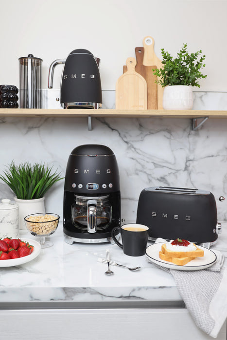 EAN 8017709329419 - Smeg DCF02BLMEU cafetera eléctrica Totalmente automática Cafetera de filtro 1,4 L imagen 8