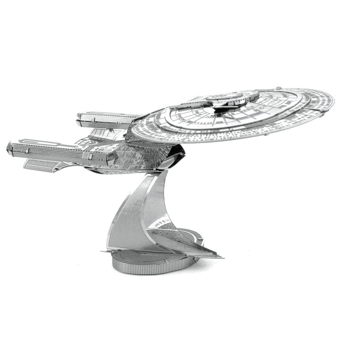 EAN 0032309012811 - Metal Earth USS Enterprise 1701-D Maqueta de transbordador Kit de montaje imagen 2