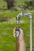 EAN 4078500031998 - Gardena 18256-50 accesorio para manguera Conector de manguera Metal Negro, Gris, Naranja 1 pieza(s) imagen 3