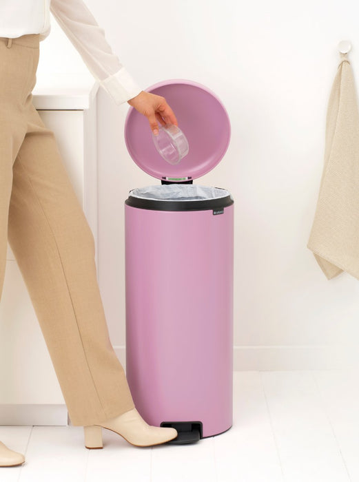 EAN 8710755255304 - Brabantia NewIcon 30 L Ovalado Acero Rosa imagen 3