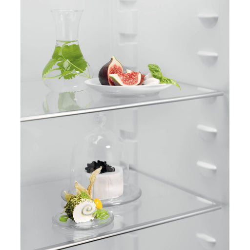 EAN 7332543733088 - Electrolux LRB3AE12S frigorífico Integrado 208 L Blanco imagen 2