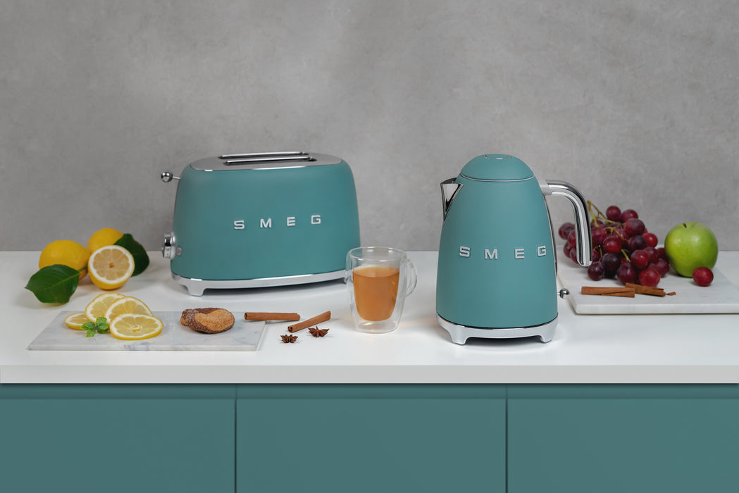 EAN 8017709329617 - Smeg KLF03EGMEU tetera eléctrica 1,7 L 2400 W Verde imagen 12