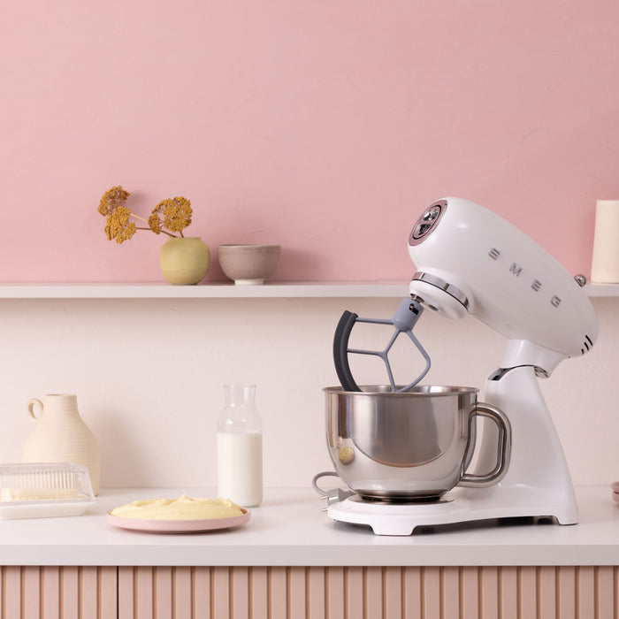 EAN 8017709353803 - Smeg SMF05WHEU batidora Batidora de varillas 1000 W Blanco imagen 14