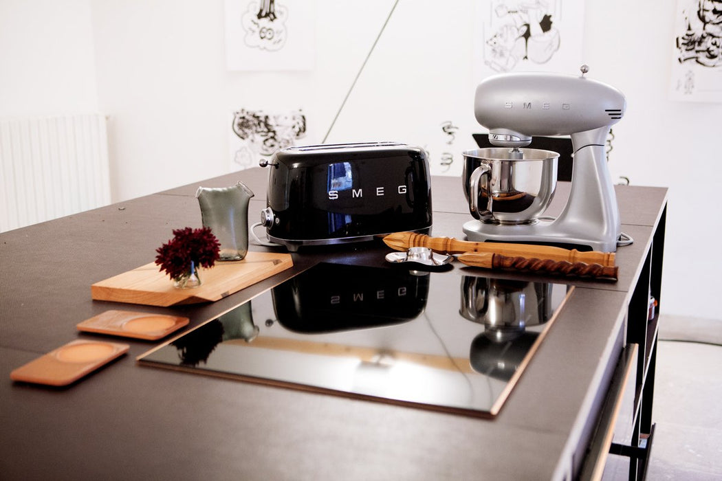 EAN 8017709190798 - Smeg TSF02BLEU tostadora 6 4 rebanada(s) 1500 W Negro imagen 9