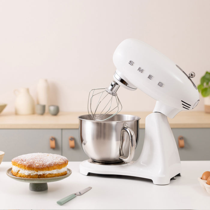 EAN 8017709353803 - Smeg SMF05WHEU batidora Batidora de varillas 1000 W Blanco imagen 13