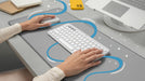 EAN 5099206110878 - Logitech 920-011852 teclado Universal Bluetooth QWERTY Internacional de EE.UU. Blanco imagen 10