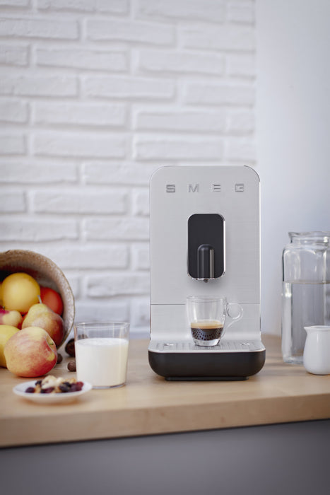 EAN 8017709334734 - Smeg BCC11BLMEU cafetera eléctrica Totalmente automática Máquina espresso 1,4 L imagen 28