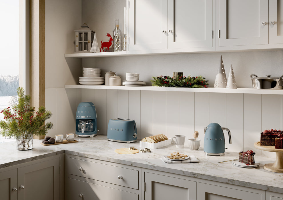 EAN 8017709343736 - Smeg KLF03SBMEU tetera eléctrica 1,7 L 2400 W Azul imagen 19