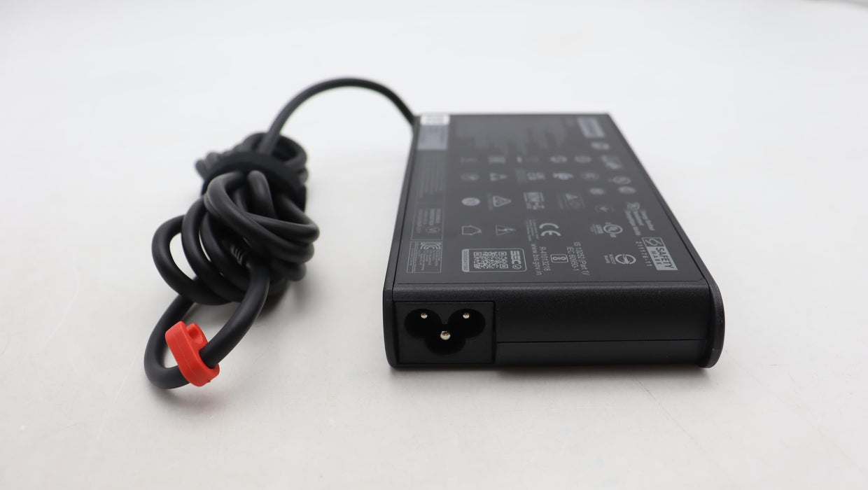 EAN 5715063311493 - Lenovo 5A10W86327 adaptador e inversor de corriente Interior 135 W Negro imagen 6