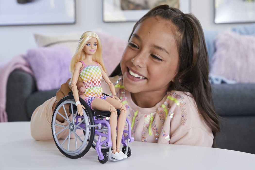 EAN 194735094127 - Barbie Fashionistas HJT13 muñeca imagen 2