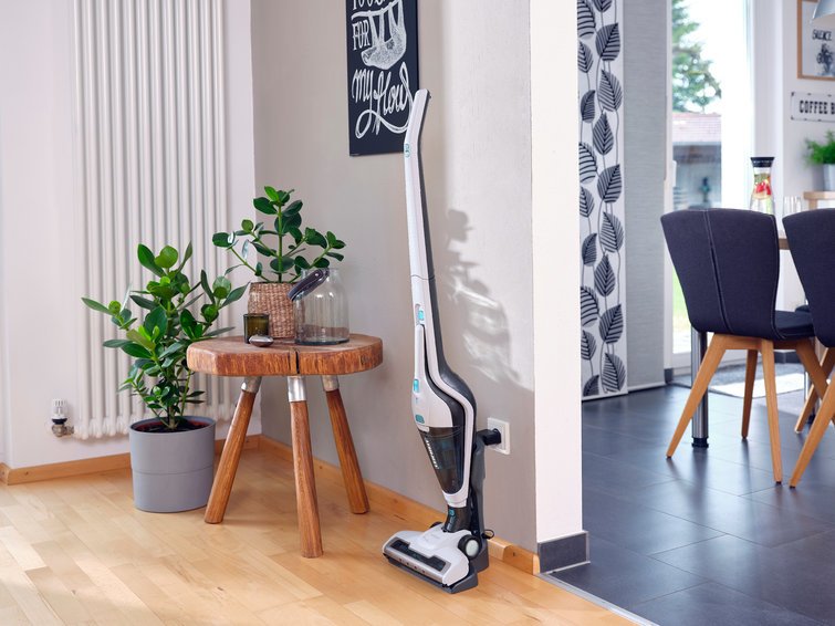 EAN 4006501119278 - Leifheit Rotaro PowerVac 2in1 Aspiradora escoba 2 en 1 Batería Secar EPA Sin bolsa Negro, Azul, Blanco imagen 2