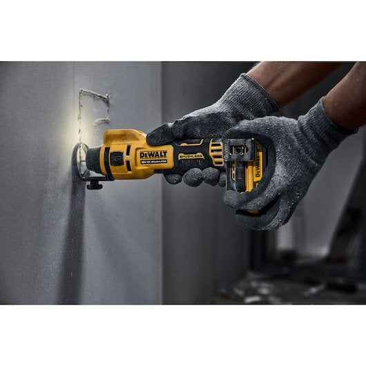 EAN 5035048744352 - DeWALT DCE555N-XJ fresadora y desbastadora imagen 4