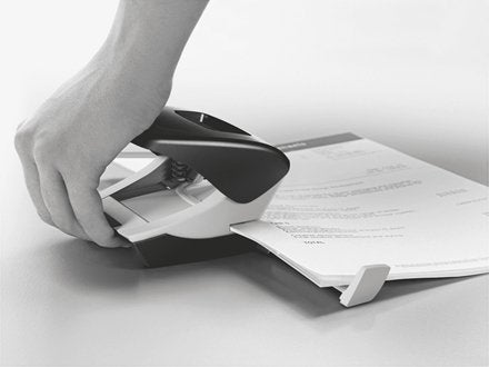 EAN 4049793003528 - Petrus 623356 perforador de papel 30 hojas Negro imagen 2