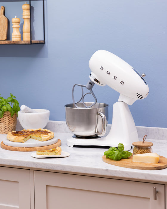 EAN 8017709353803 - Smeg SMF05WHEU batidora Batidora de varillas 1000 W Blanco imagen 22