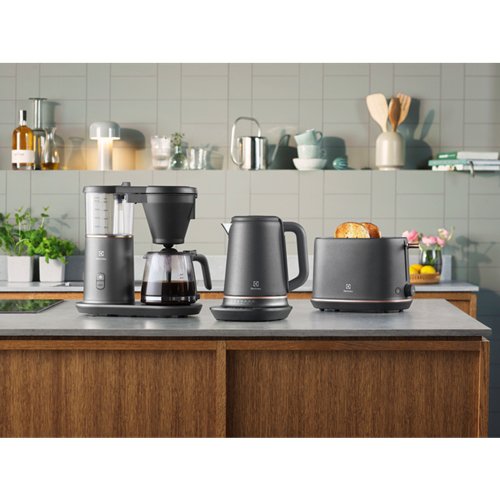 EAN 7332543723935 - Electrolux E7K16BP tetera eléctrica 1,7 L 2400 W Negro, Cobre imagen 6