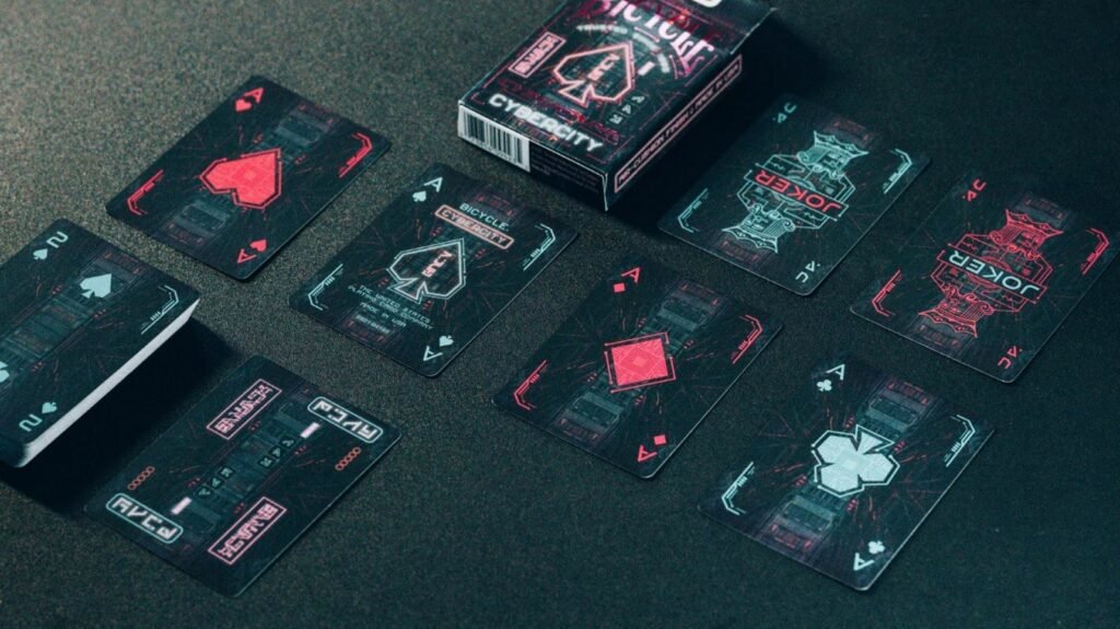 EAN 0073854094235 - Bicycle Cyberpunk Cyber City juego de cartas 56 pieza(s) imagen 4