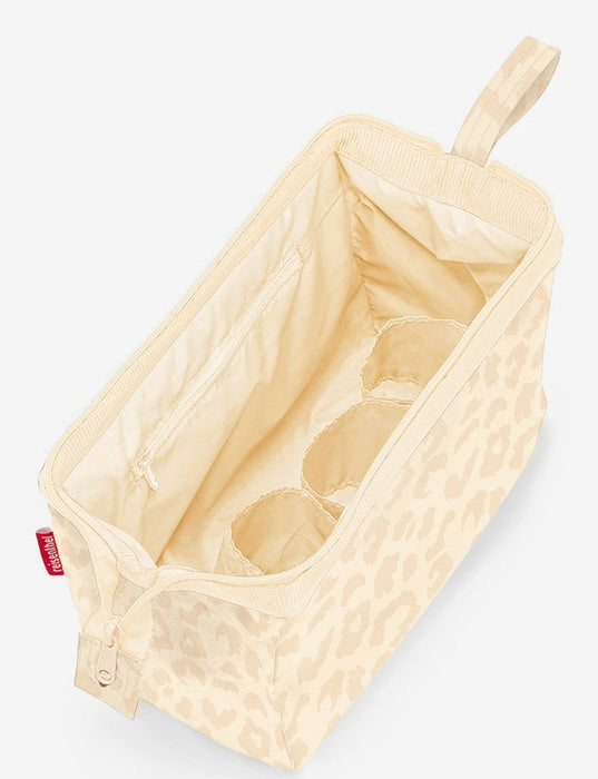 EAN 4012013748967 - Reisenthel travelcosmetic Bolsa de aseo 4 L Poliéster reciclado Color vainilla imagen 3
